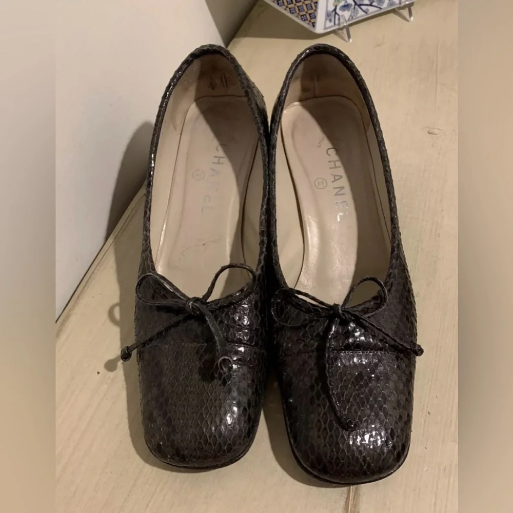 Chanel Python Pumps - Picture 4 of 4